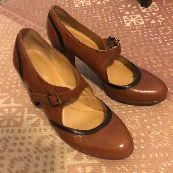 Naturalizer Brown Heels - Picture 2 of 3